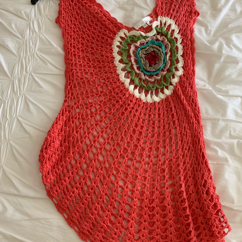 Crochet top with asymmetrical hem